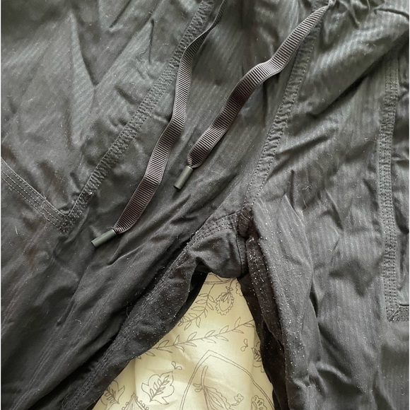 Lululemon pants - Picture 2 of 4